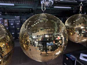 �S�[���h�~���[�{�[�������^��