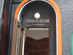 UNDER DEER{H